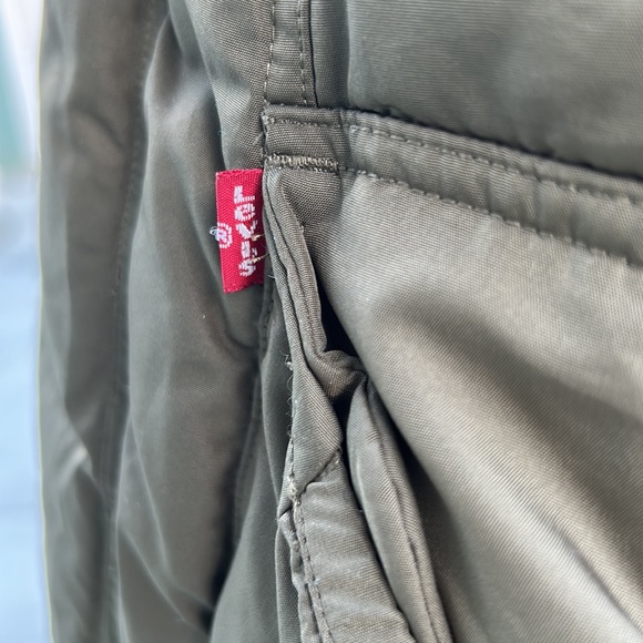 Levi’s Puffer Snow Jacket in Khaki Brown with Detachable Hood & Pockets - Picture 8 of 11